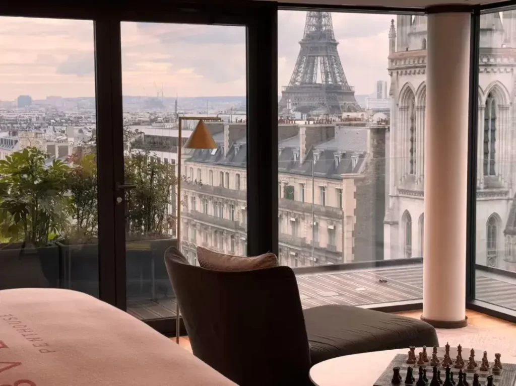 Bvlgari Hotels 2026 13 Bvlgari-Hotel-Paris-Guestroom