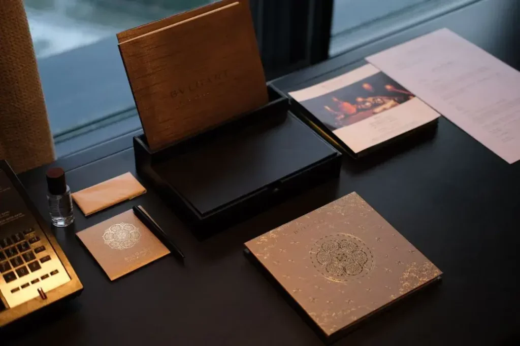 Bvlgari Hotels 2026 8 Bvlgari-Hotel-Shanghai-Desk
