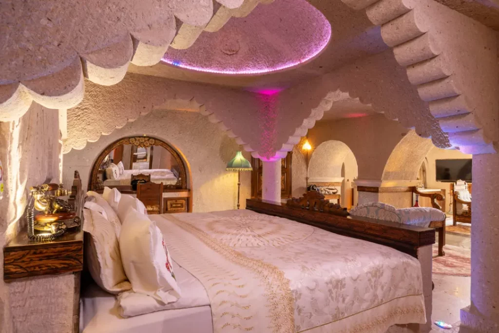 Cave Hotels in Turkey 31 Byzantine-King-Suite